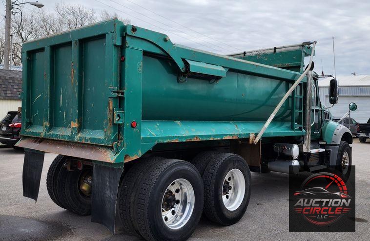 2018 Mack GU713  dump truck