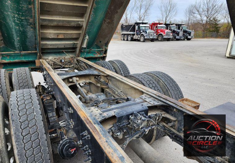 2018 Mack GU713  dump truck