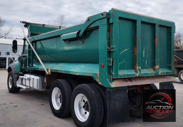 2018 Mack GU713  dump truck