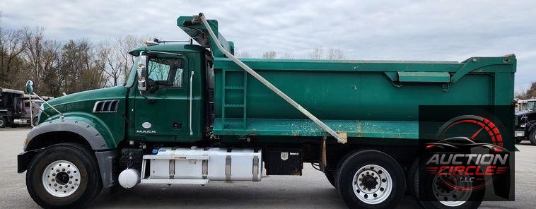 2018 Mack GU713  dump truck
