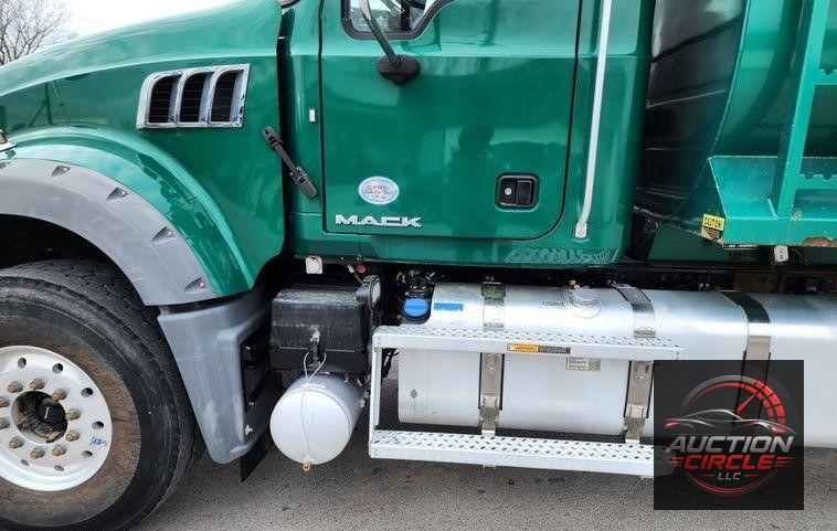2018 Mack GU713  dump truck