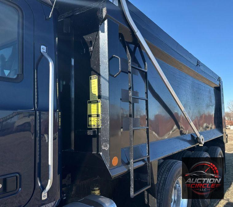 2019 Mack Granite dump truck