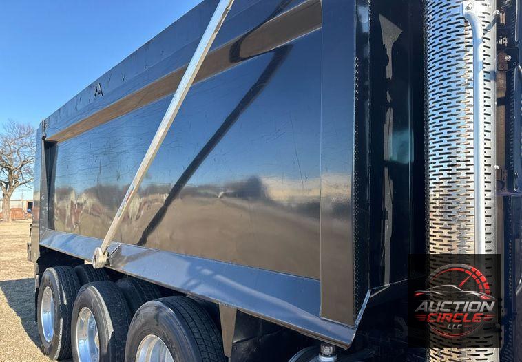 2019 Mack Granite dump truck