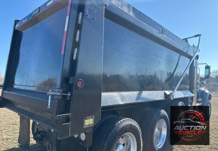 2019 Mack Granite dump truck