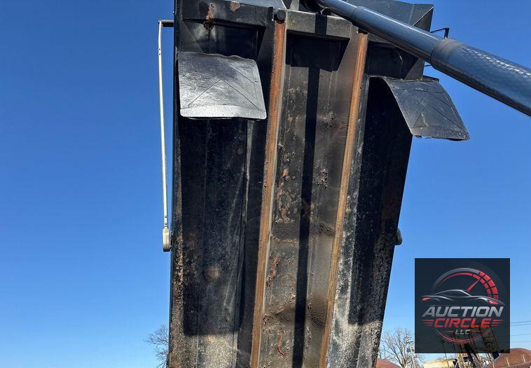 2019 Mack Granite dump truck