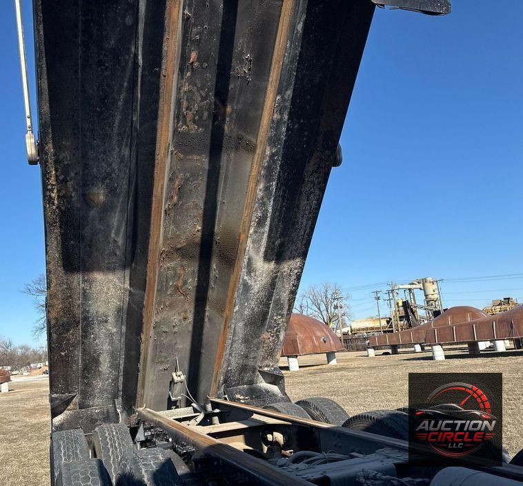 2019 Mack Granite dump truck