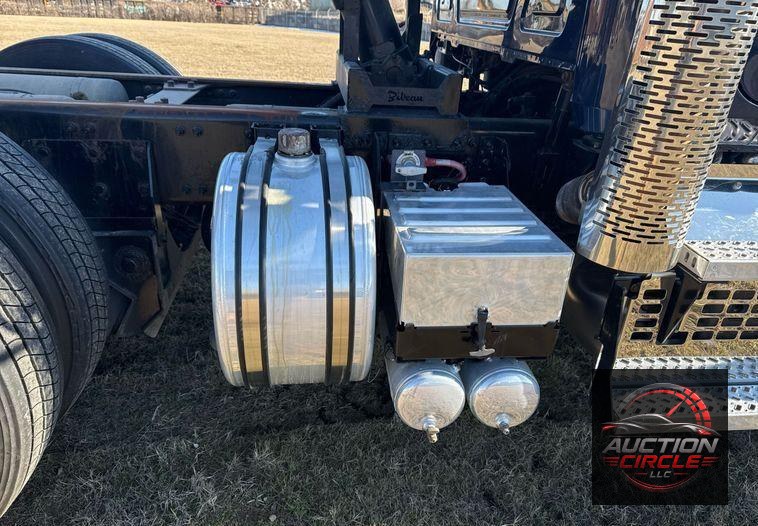 2019 Mack Granite dump truck