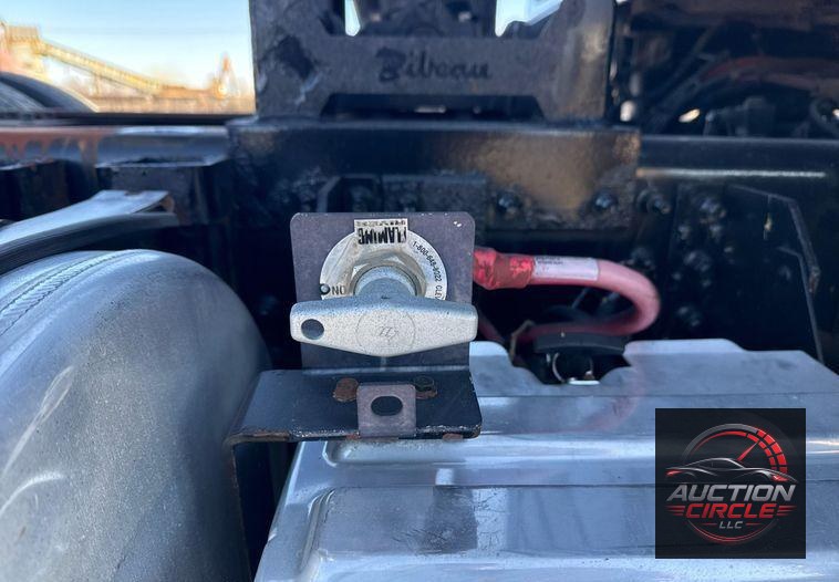 2019 Mack Granite dump truck
