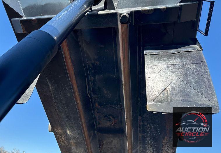 2019 Mack Granite dump truck