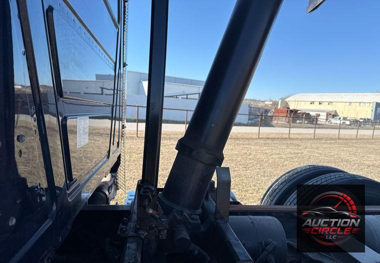 2019 Mack Granite dump truck