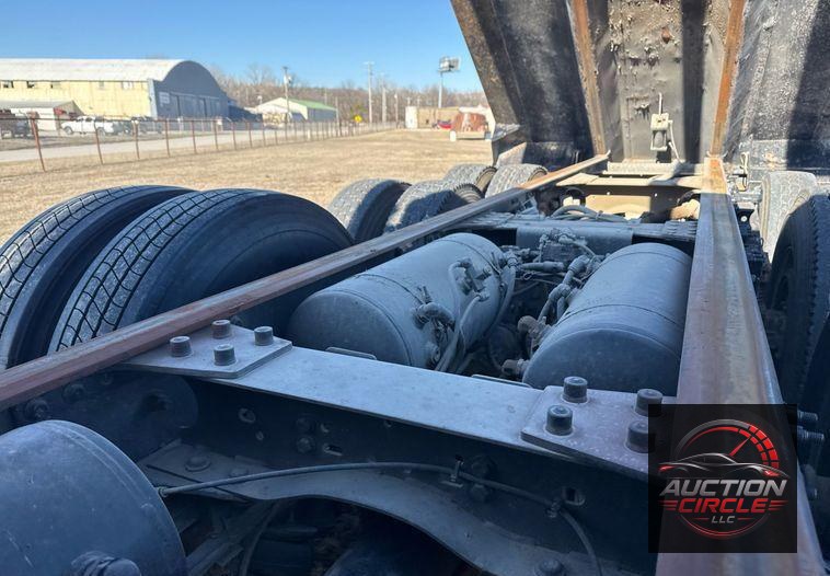 2019 Mack Granite dump truck