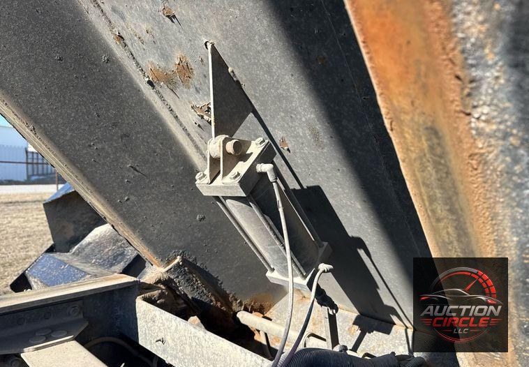 2019 Mack Granite dump truck