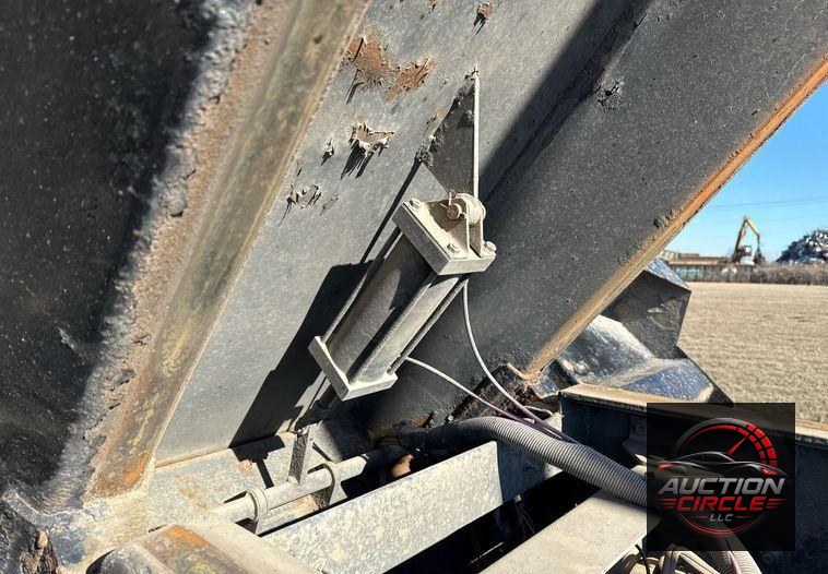 2019 Mack Granite dump truck