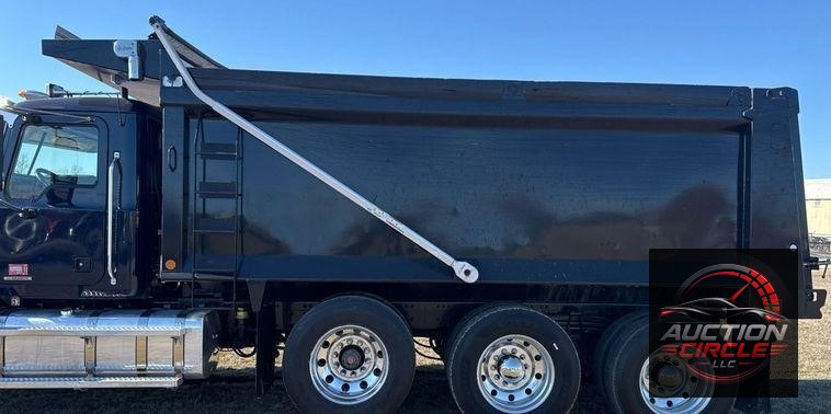 2019 Mack Granite dump truck