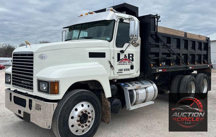 2020 Mack Pinnacle dump truck