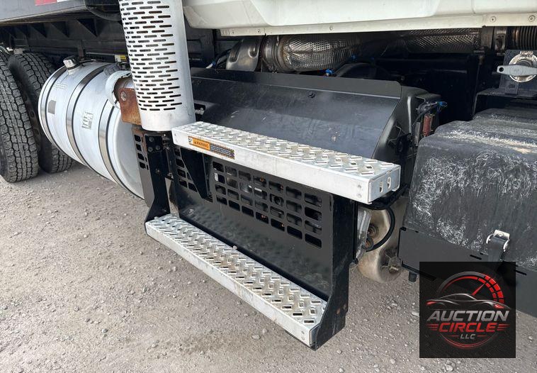 2020 Mack Pinnacle dump truck