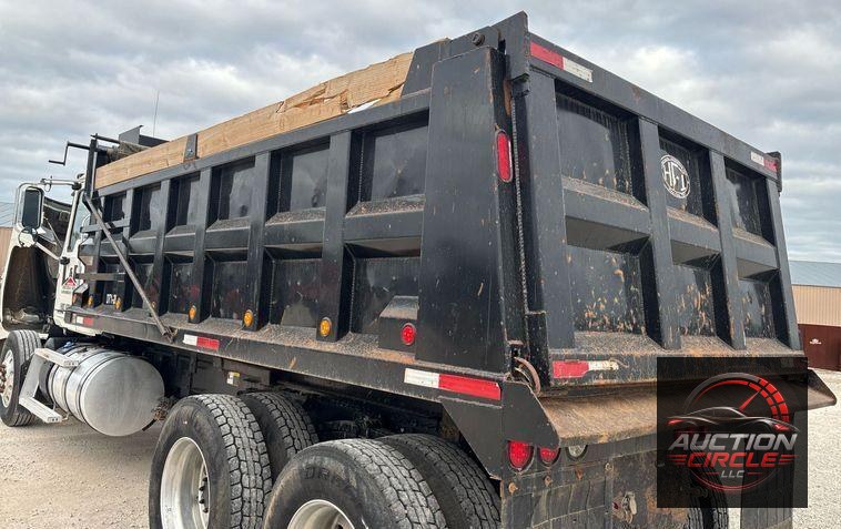 2020 Mack Pinnacle dump truck