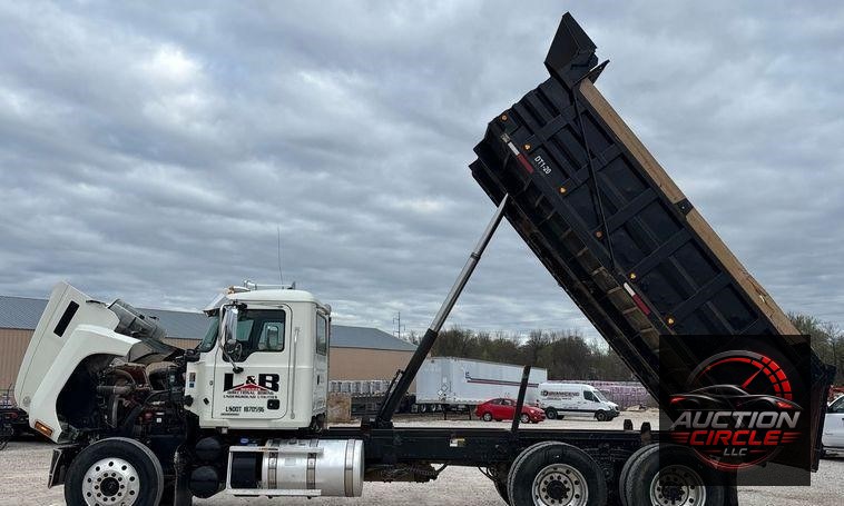 2020 Mack Pinnacle dump truck