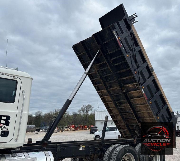 2020 Mack Pinnacle dump truck
