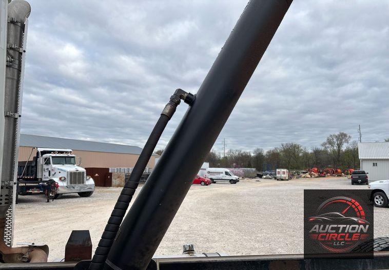 2020 Mack Pinnacle dump truck