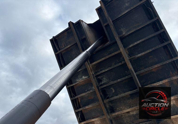 2020 Mack Pinnacle dump truck