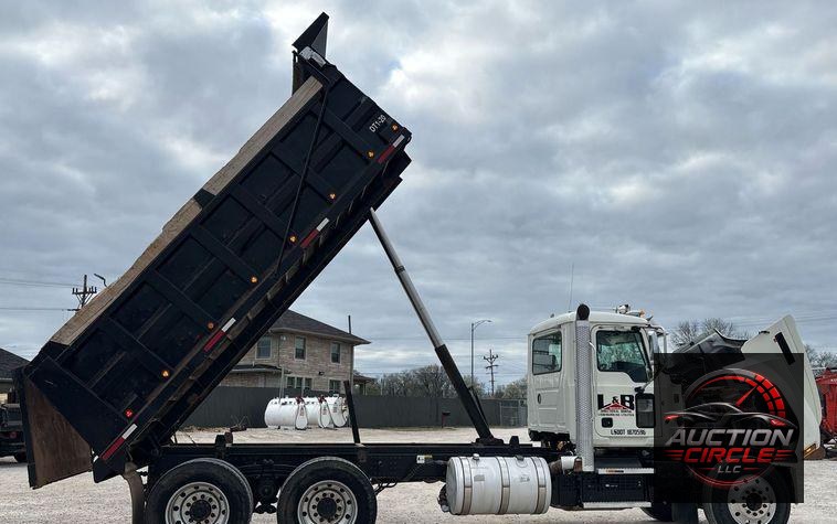 2020 Mack Pinnacle dump truck