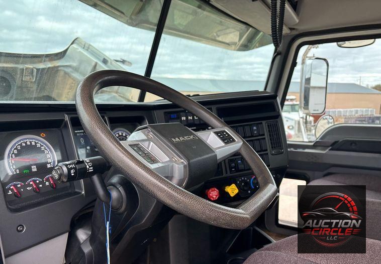 2020 Mack Pinnacle dump truck