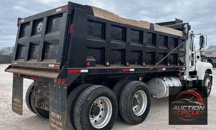 2020 Mack Pinnacle dump truck
