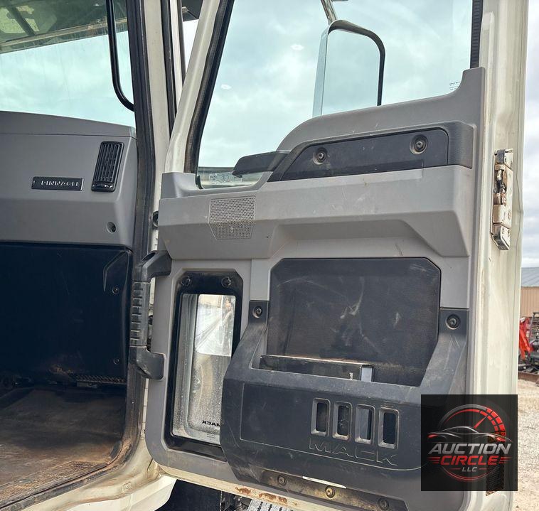 2020 Mack Pinnacle dump truck