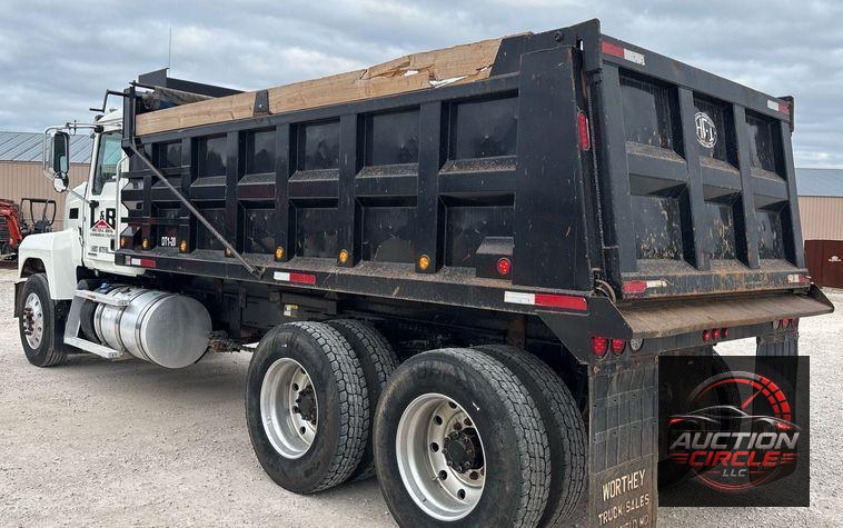 2020 Mack Pinnacle dump truck
