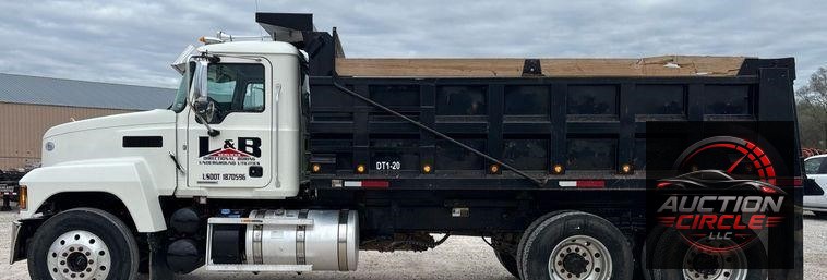 2020 Mack Pinnacle dump truck