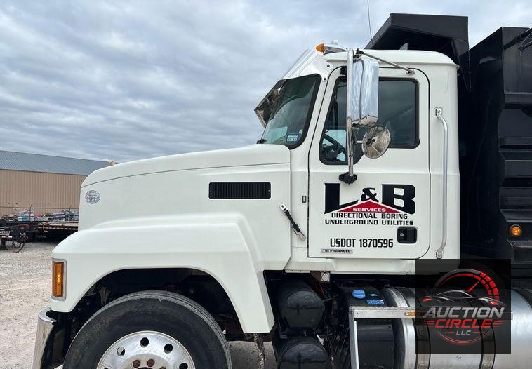 2020 Mack Pinnacle dump truck