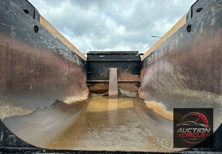 2019 Mack Granite dump truck