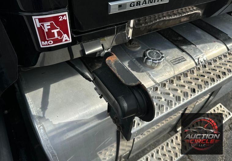 2019 Mack Granite dump truck