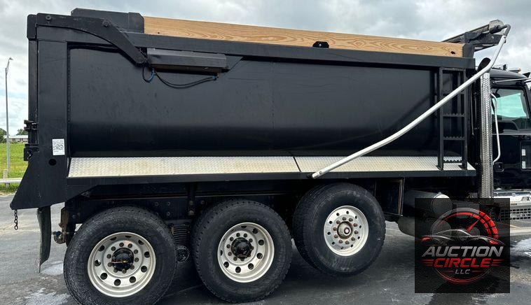 2019 Mack Granite dump truck