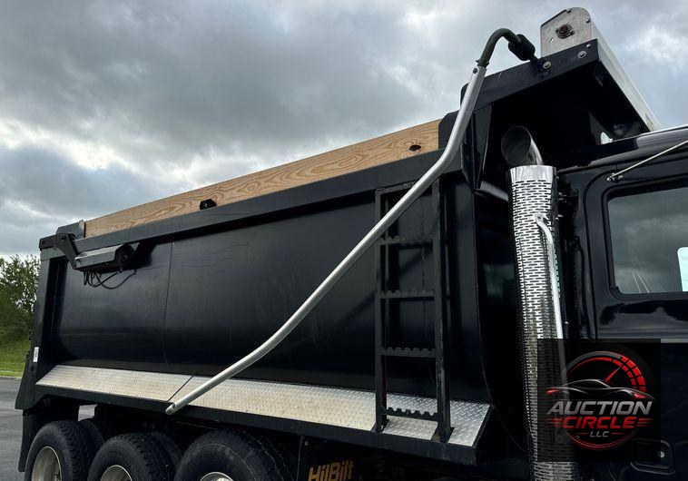 2019 Mack Granite dump truck