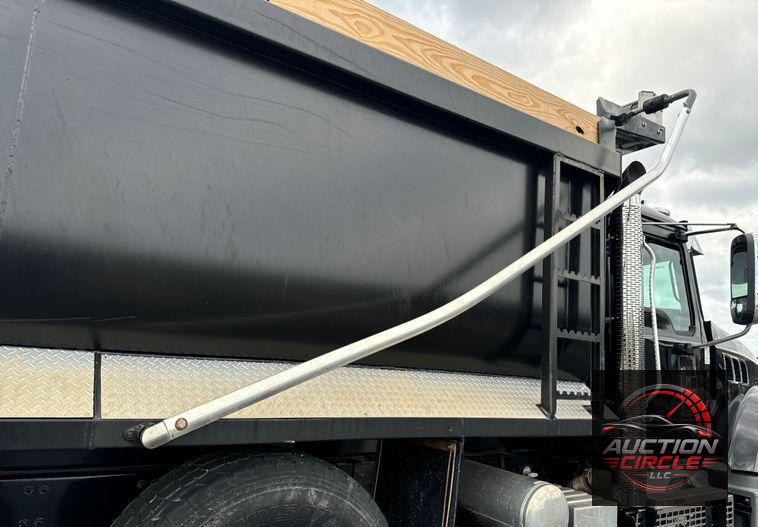 2019 Mack Granite dump truck