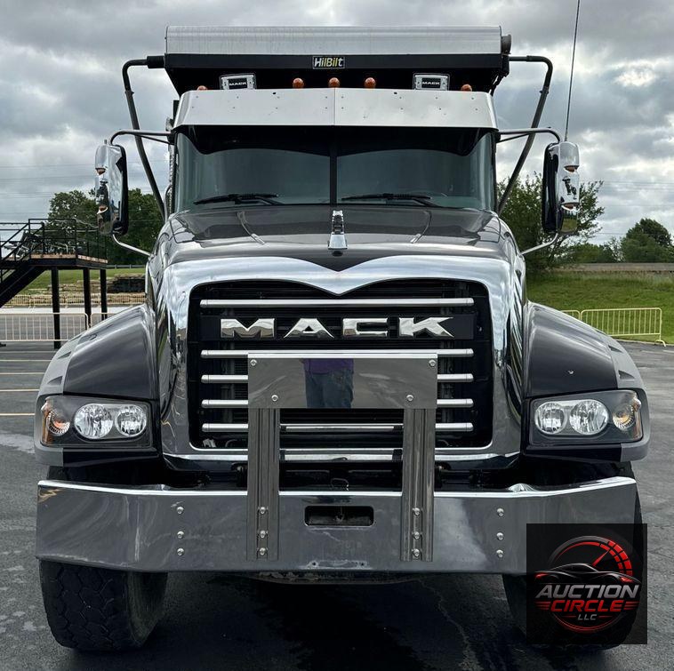 2019 Mack Granite dump truck