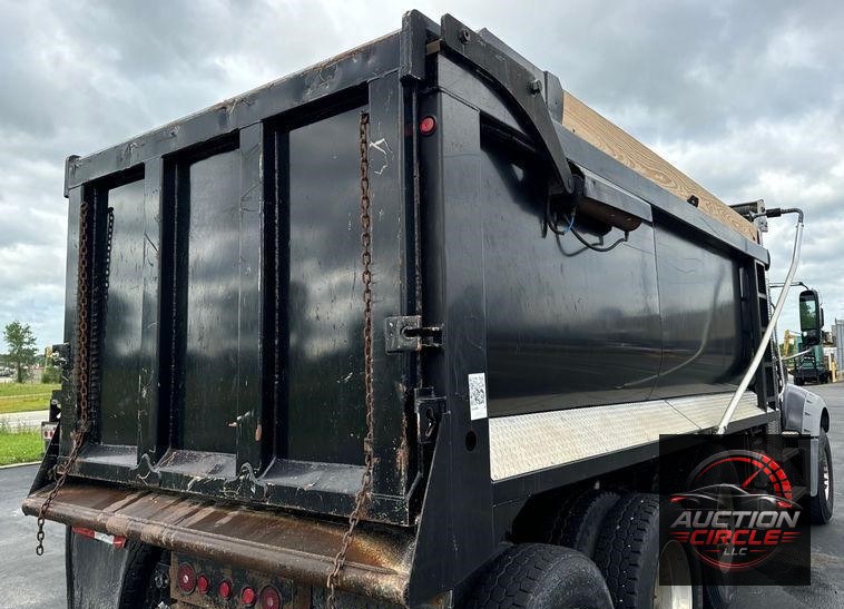 2019 Mack Granite dump truck
