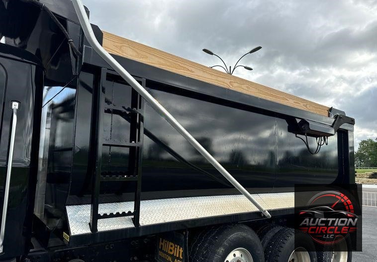 2019 Mack Granite dump truck
