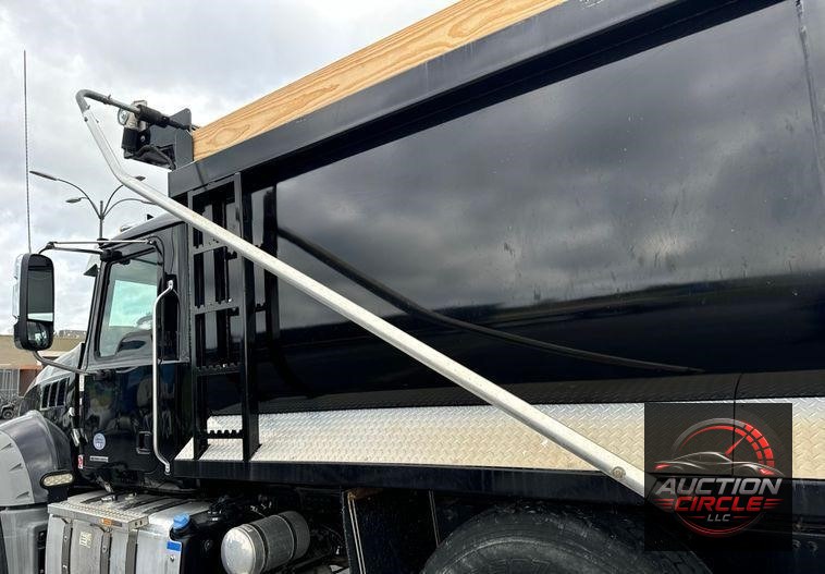 2019 Mack Granite dump truck