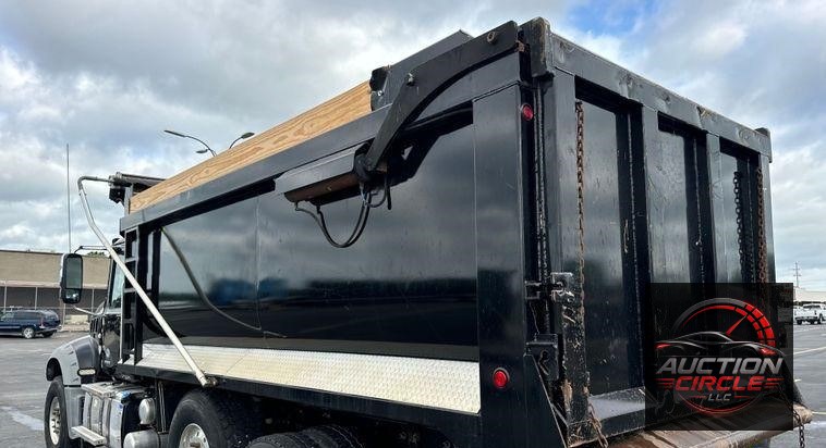2019 Mack Granite dump truck