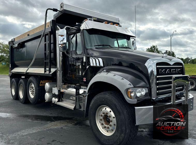 2019 Mack Granite dump truck