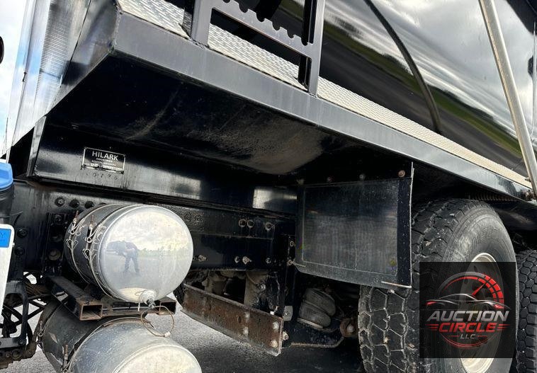 2019 Mack Granite dump truck