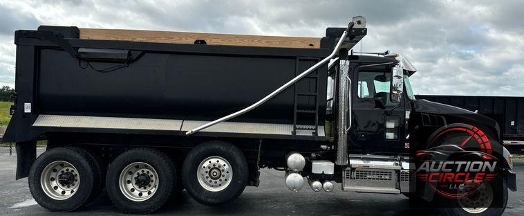 2019 Mack Granite dump truck