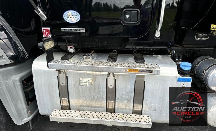 2019 Mack Granite dump truck