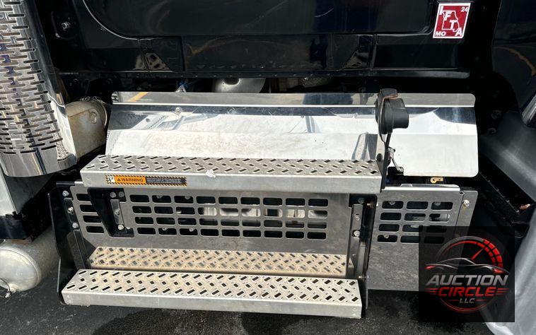 2019 Mack Granite dump truck