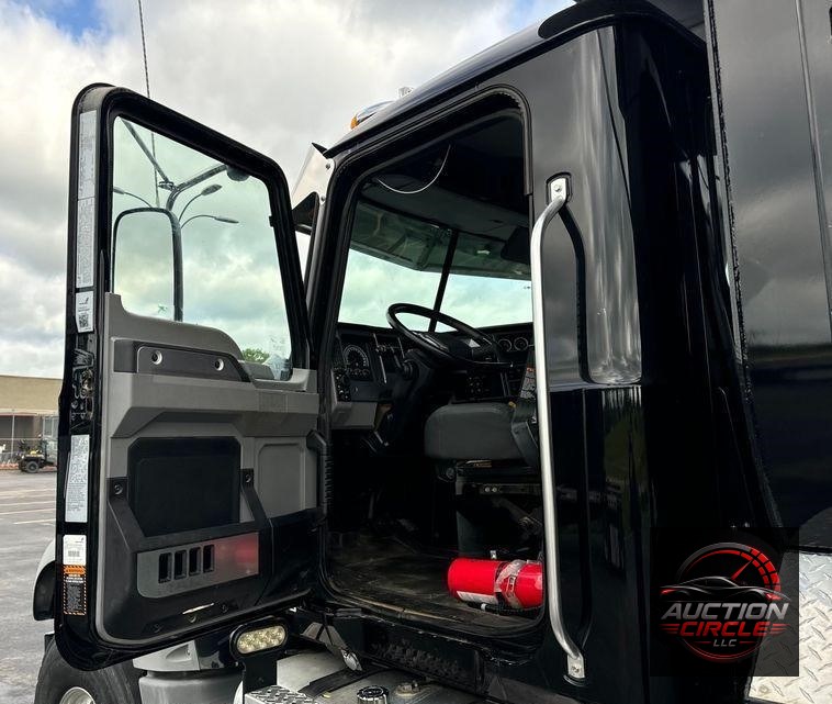 2019 Mack Granite dump truck