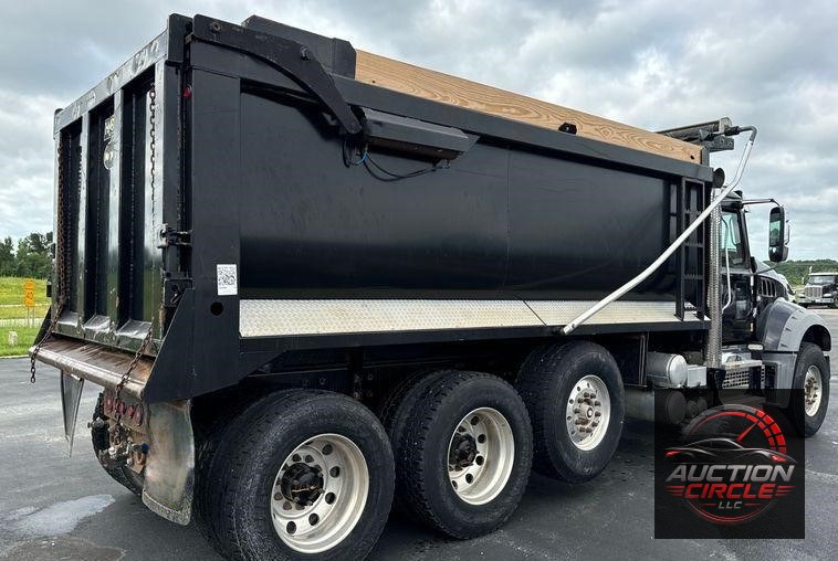 2019 Mack Granite dump truck