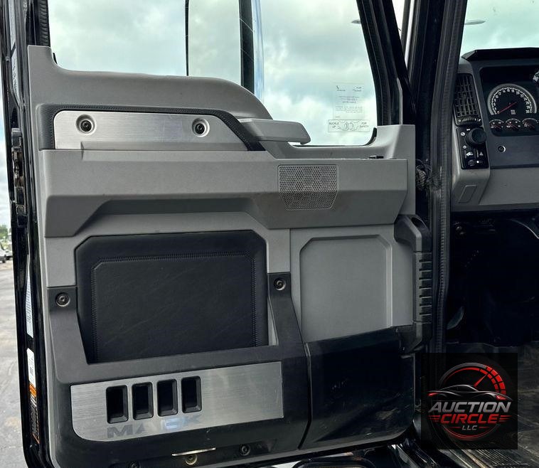 2019 Mack Granite dump truck